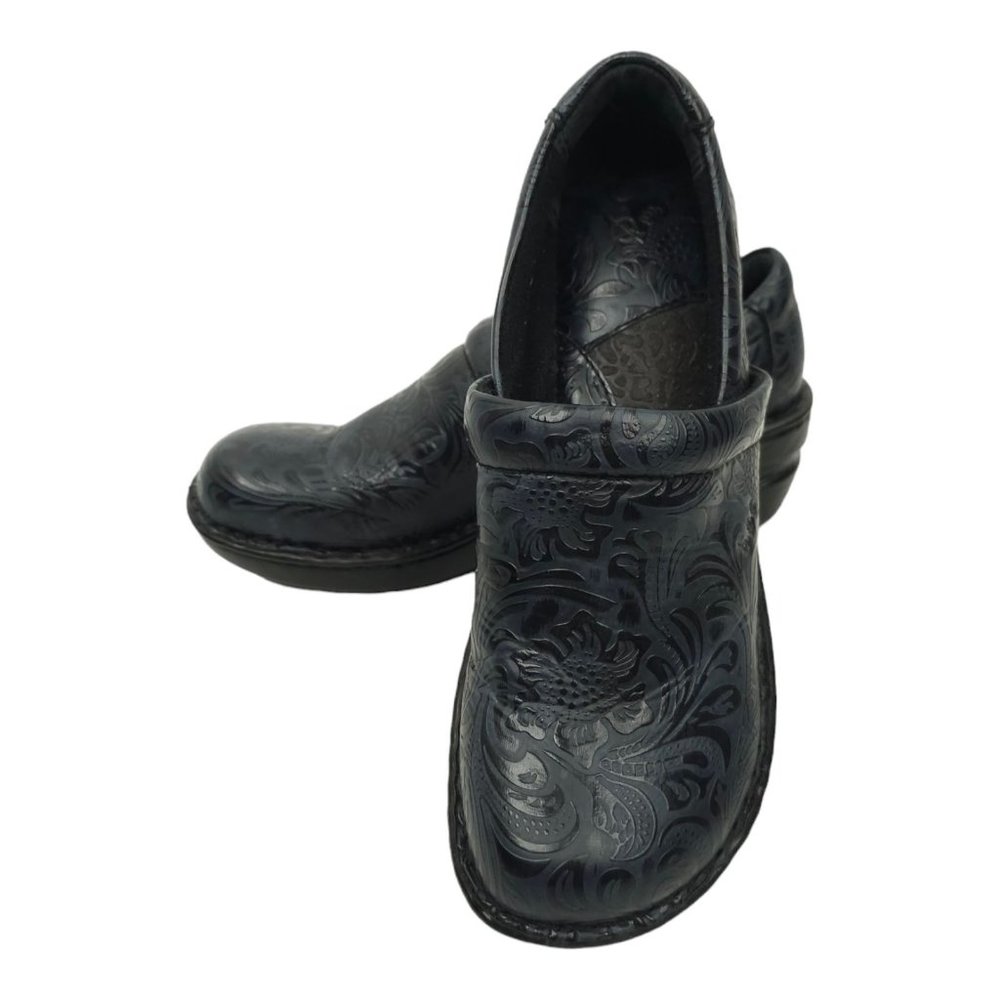 BOC Clog Wedge Comfort Shoe Womens Size 7 Navy Embossed Slip On Born Concepts